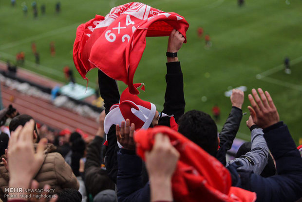 Esteghlal-Persepolis on frames