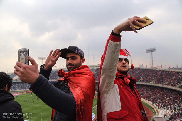 Esteghlal-Persepolis on frames