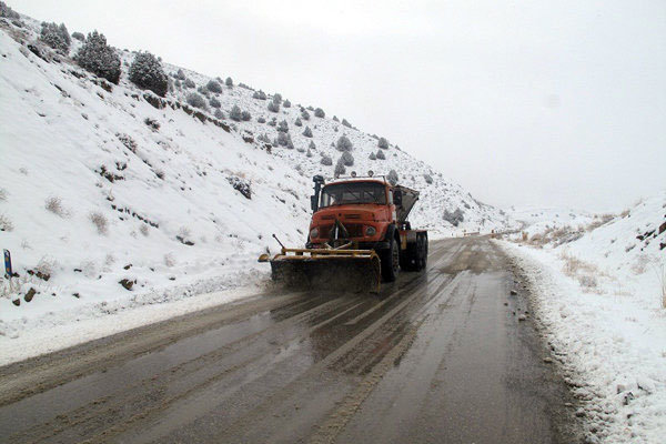 تردد در گردنه های شهرستان کوهرنگ با زنجیر چرخ امکان پذیر است