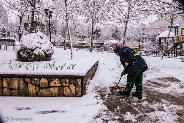Heavy snowfall in Alborze province