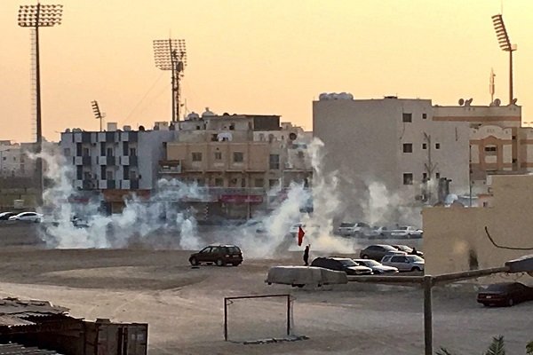 یورش وحشیانه آل‌خلیفه به معترضان بحرینی در مناطق مختلف