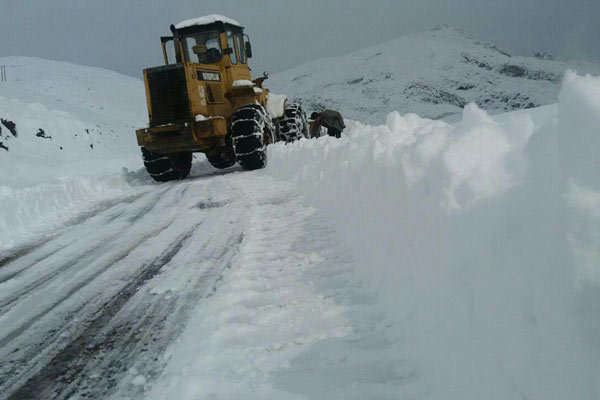 راه ارتباطی ۳۵ روستای بخش الموت غربی بازگشایی شد