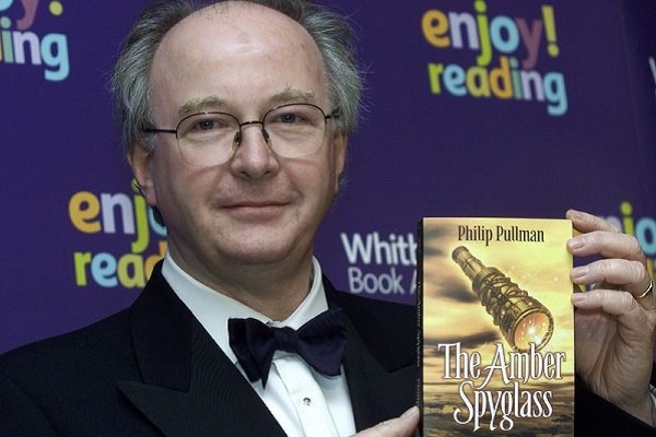 رمان منتشر نشده فیلیپ پولمن پرفروش‌ترین کتاب آمازون شد!