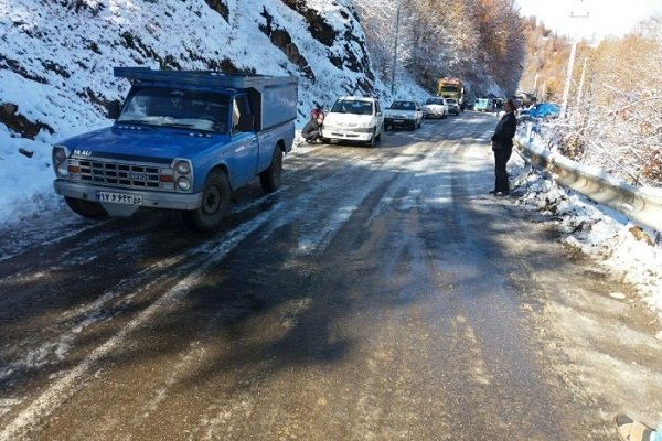 وقوع یک فقره تصادف جرحی در گیلان/رانندگان با زنجیر چرخ تردد کنند