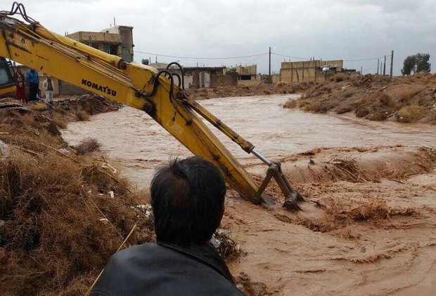 بازگشایی معابر روستای سلطان آباد در حال انجام است