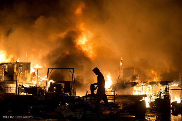 آتش سوزی مرگبار در خیابان سمنگان/مرگ پیرمرد۸۰ ساله درمیان شعله‌ها