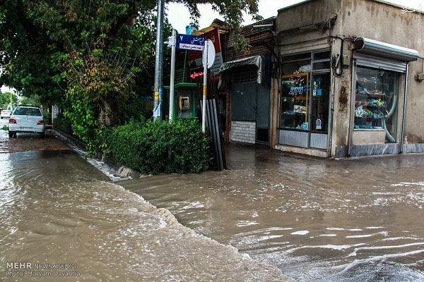 آبگرفتگی معابر در کرمانشاه/هشداربه مسئولان برای پیشگیری ازمخاطرات