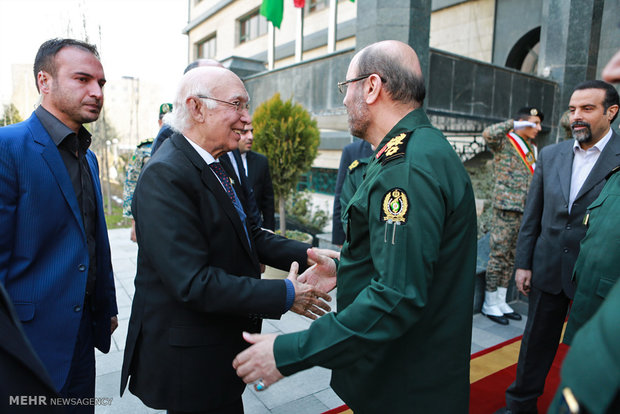 Sartaj Aziz meets General Dehghan in Tehran