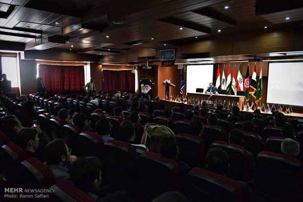 نشست عباس عراقچی معاون محترم وزیر امور خارجه با دانشجویان بین المللی دانشگاه های استان خراسان رضوی