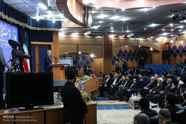 Pres. Rouhani attends workshop on dust pollution