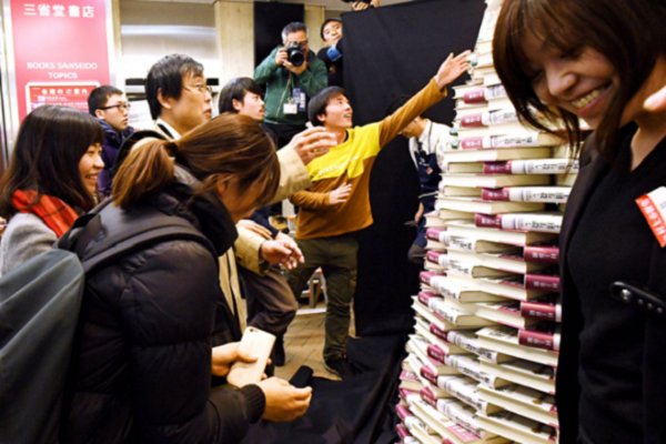 هجوم طرفداران موراکامی به کتابفروشی‌ها/رمان جدید منتشر شد