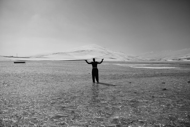 Mahabad Dam frozen in winter