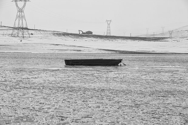 Mahabad Dam frozen in winter