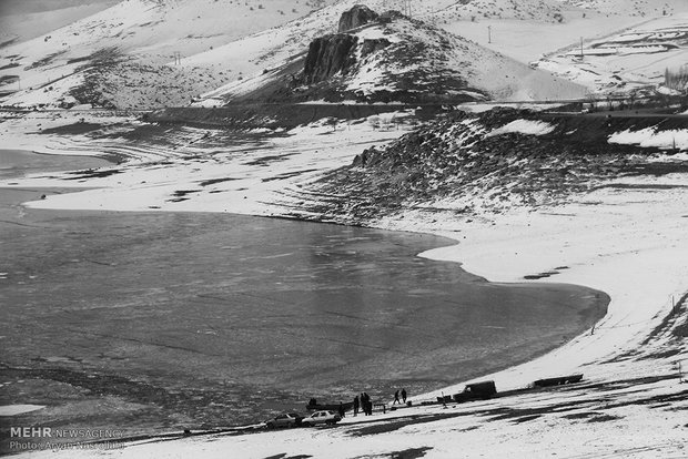 Mahabad Dam frozen in winter