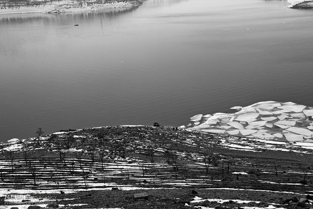 Mahabad Dam frozen in winter