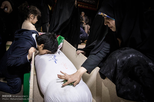 اولین دیدار خانواده شهید تازه تفحص شده در معراج شهداء