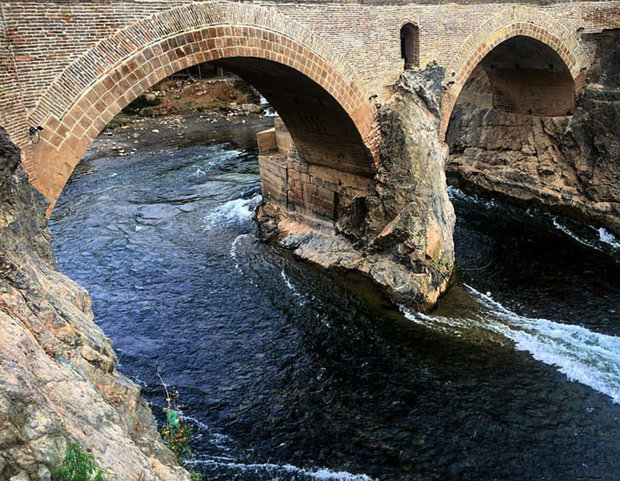 سامان قطب گردشگری چهارمحال و بختیاری/ لذت تماشای زاینده رود پرآب