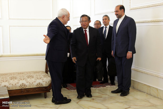 Zarif meets with Indonesia's Coordinating Minister for Economics Affairs Darmin Nasution