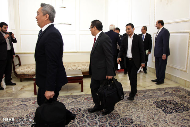 Zarif meets with Indonesia's Coordinating Minister for Economics Affairs Darmin Nasution