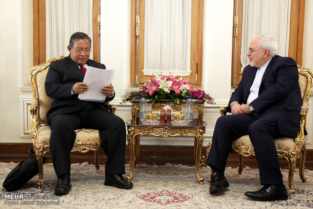 Zarif meets with Indonesia's Coordinating Minister for Economics Affairs Darmin Nasution