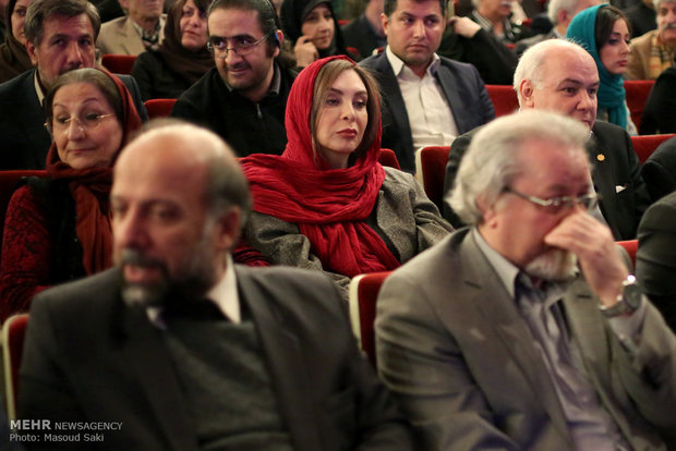 حضور افسانه بایگان، بازیگر در همایش ایران فرهنگی در جهان امروز