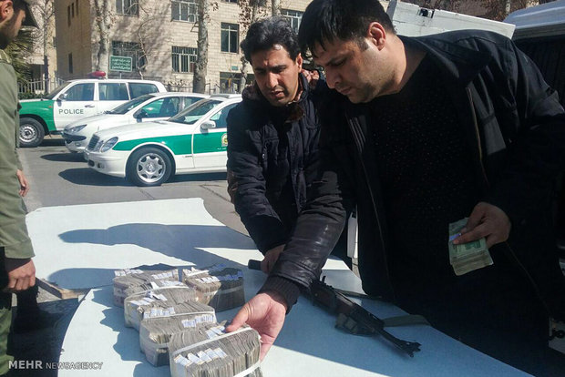 دستگیری سارقان خودروی حمل پول بانک پاسارگاد