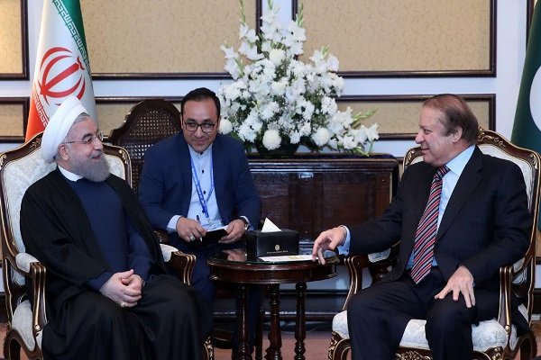 Rouhani, Sharif discuss bilateral ties in ECO summit