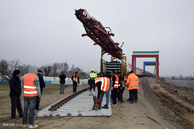 Iran kicks off track laying of Iran-Azerbaijan railroad