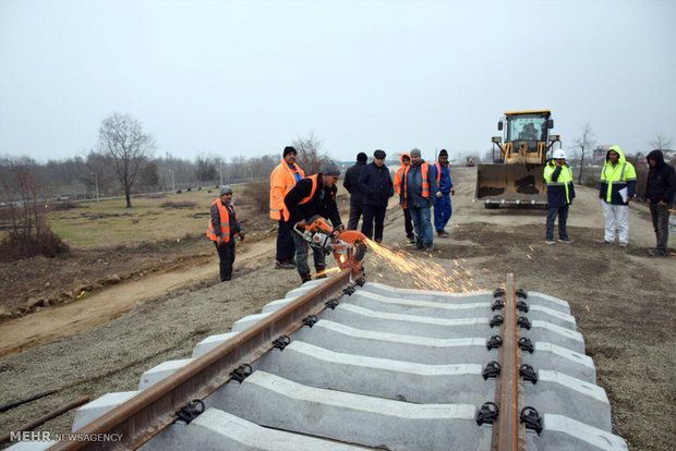 Iran kicks off track laying of Iran-Azerbaijan railroad