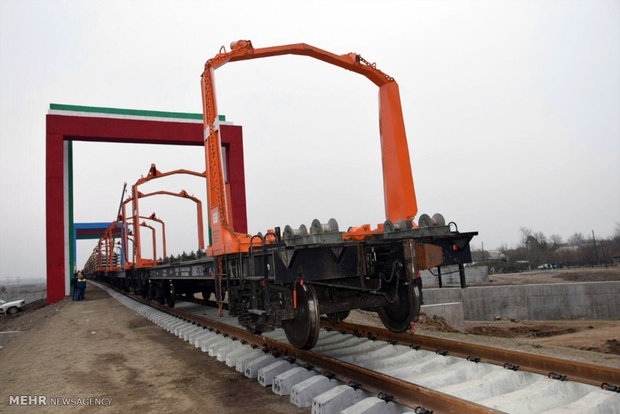 Iran kicks off track laying of Iran-Azerbaijan railroad