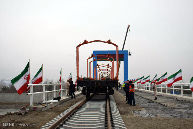 Iran kicks off track laying of Iran-Azerbaijan railroad