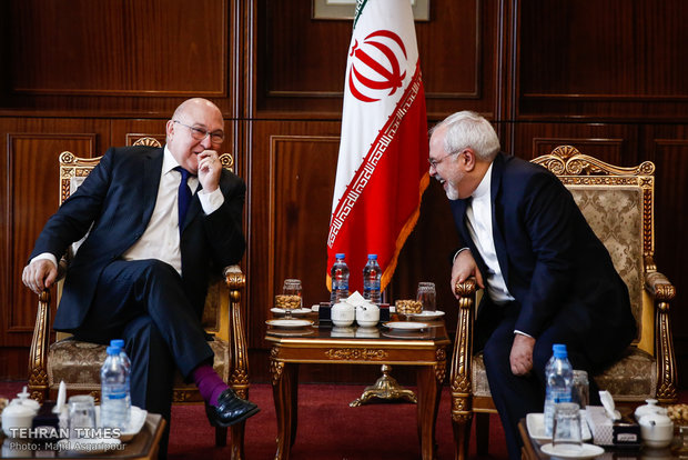 Zarif meets with French finance minister