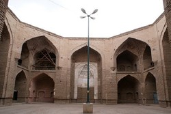 مسجد ۲۰۰ ساله لامرد مرمت شد