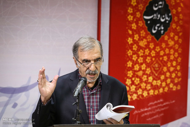دکتر علی موسوی گرمارودی در مراسم رونمایی کتاب امین ادب فارسی