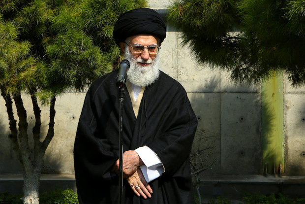 Ayatollah Khamenei planted saplings on Natural Resources Week