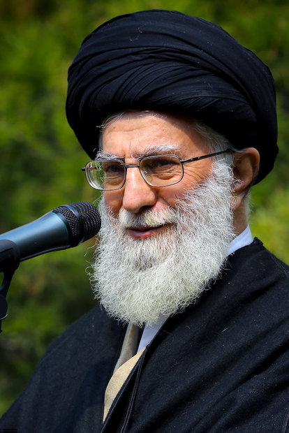 Ayatollah Khamenei planted saplings on Natural Resources Week