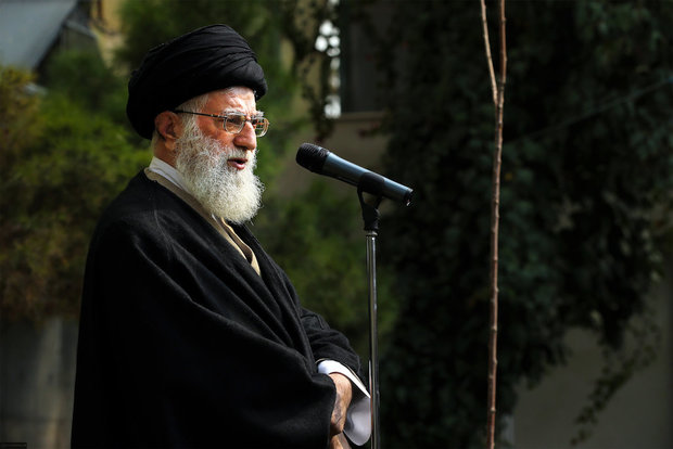 Ayatollah Khamenei planted saplings on Natural Resources Week