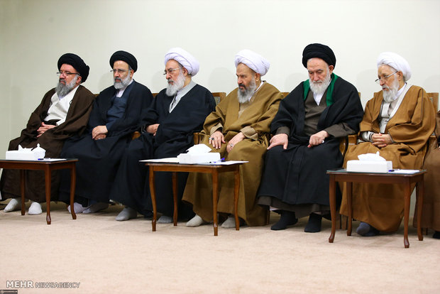 قائد الثورة الاسلامية يستقبل أعضاء مجلس خبراء القيادة