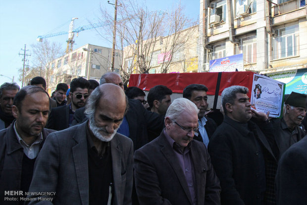 تشییع پیکر احمد عزیزی شاعر انقلاب