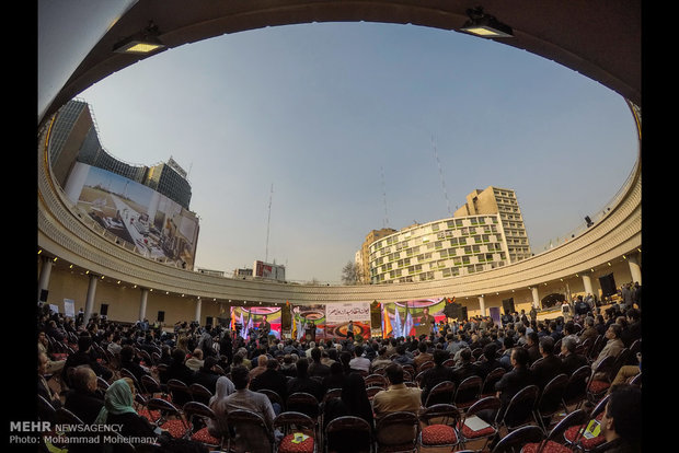 Valiasr Sq. new monument unveiled