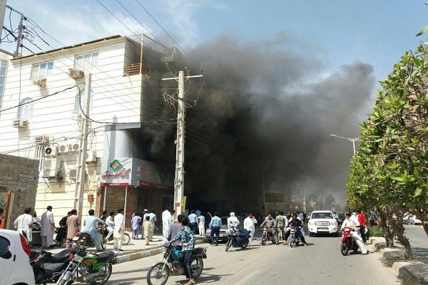 آتش سوزی ساختمان پاساژ «واله»کنارک مهار شد/حادثه تلفات جانی نداشت