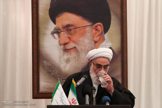 حضور آیت الله محمد محمدی گلپایگانی در طرح جنگل کاری بنیاد برکت