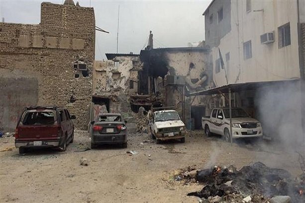 VIDEO: Saudi armored vehicles raid on civilian residence in Qatif