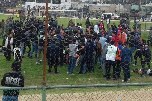 جنجال در مستطیل سبز/ دربی با ۲ گل و ۵۷ مصدوم