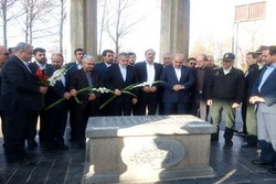 وزیر فرهنگ و ارشاد اسلامی به شهدای اسداباد ادای احترام کرد