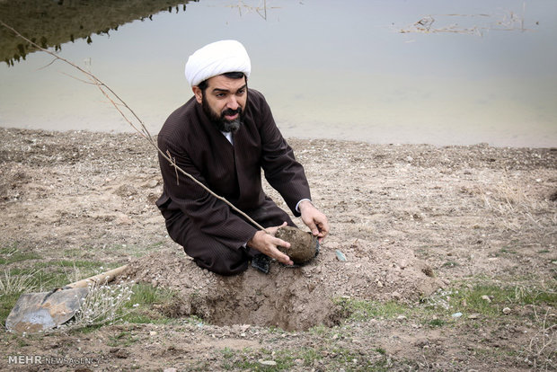 درختکاری اعضای کلاس مجردهای حجت الاسلام شهاب مرادی 