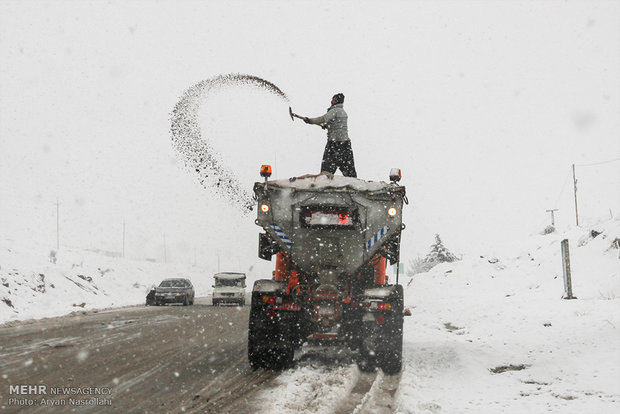 آخرین وضعیت  ترافیکی محورهای مواصلاتی/ آغاز بارش برف در ۵ استان 