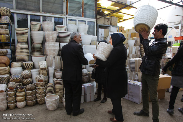 Mahallati Flower Market on eve of Spring