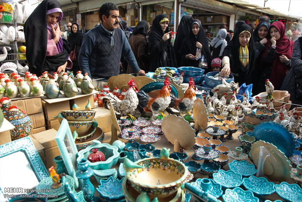 Mahallati Flower Market on eve of Spring