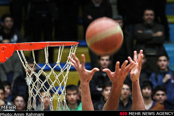 رقابت شهرداری اراک و دانشگاه آزاد تهران در لیگ برتر بسکتبال